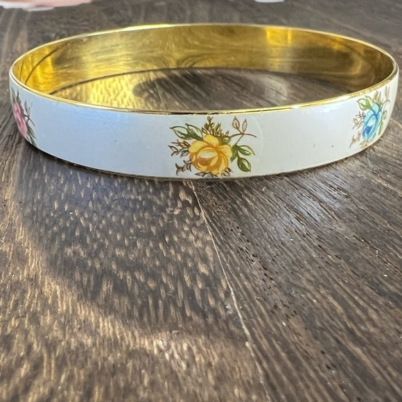 Vintage Flower Enamel Gold Tone Bangle Bracelet D8 - Picture 1 of 6